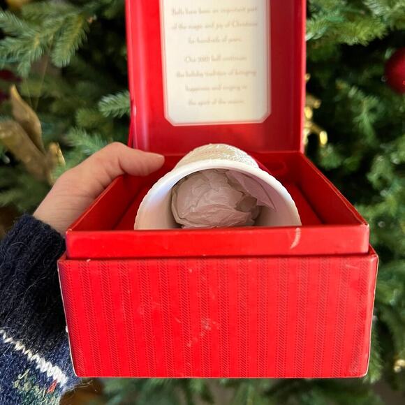 NEW in Box Hallmark 2007 White Porcelain Christmas Bell with Wreath Bow Ornament - Picture 6 of 9